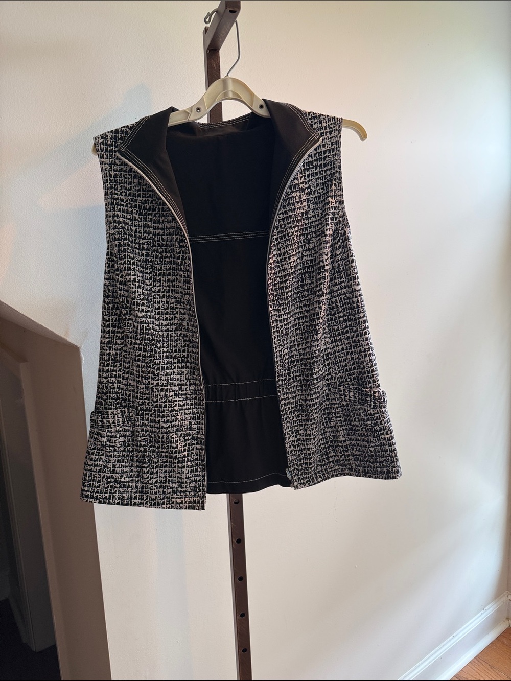 Chico’s reversible Sleeveless Black & White Tweed Zip-Front Vest Jacket